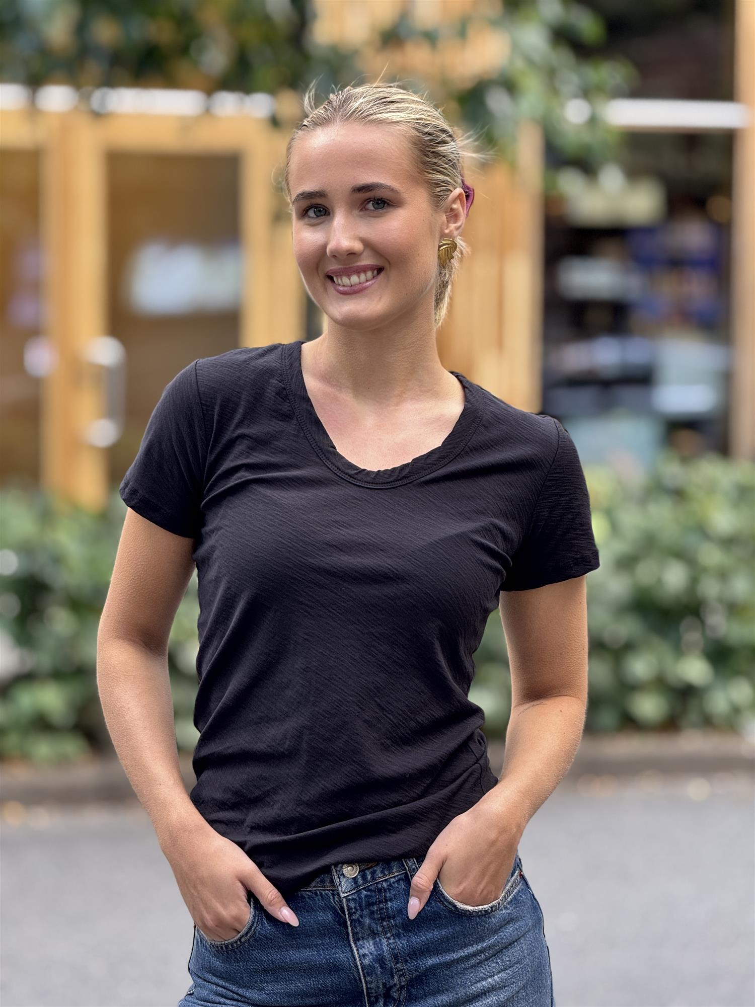 Bora T-Shirt, V-neck, Black