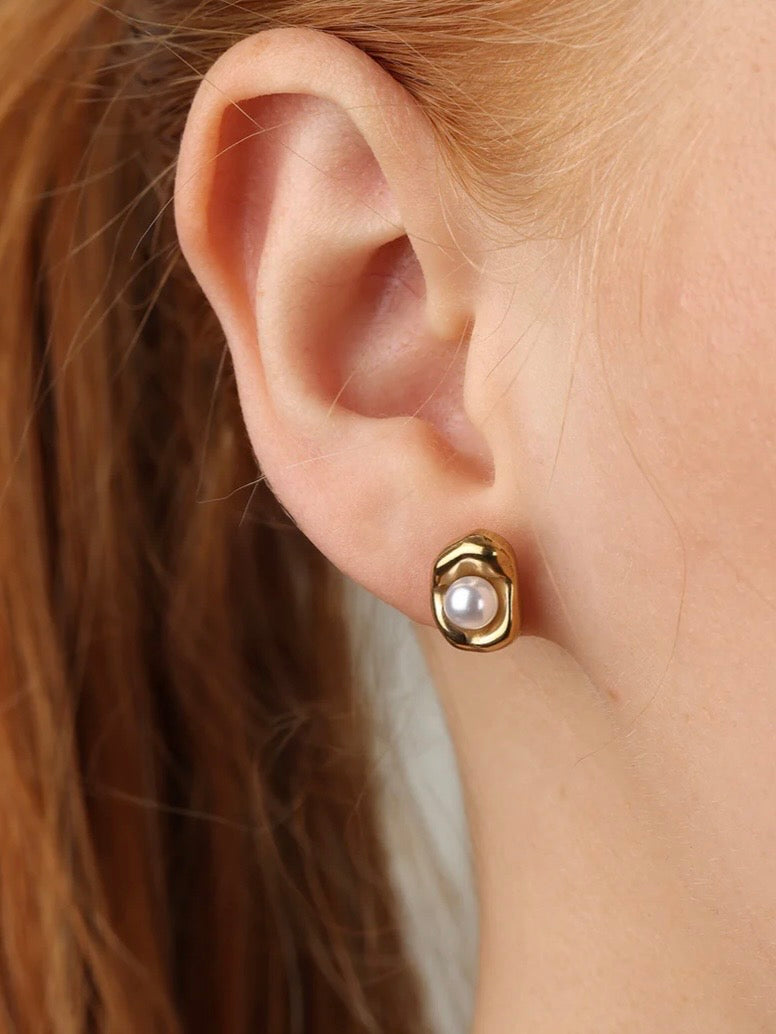 Ilse - Pearl Stud Earrings Stainless Steel - Gold
