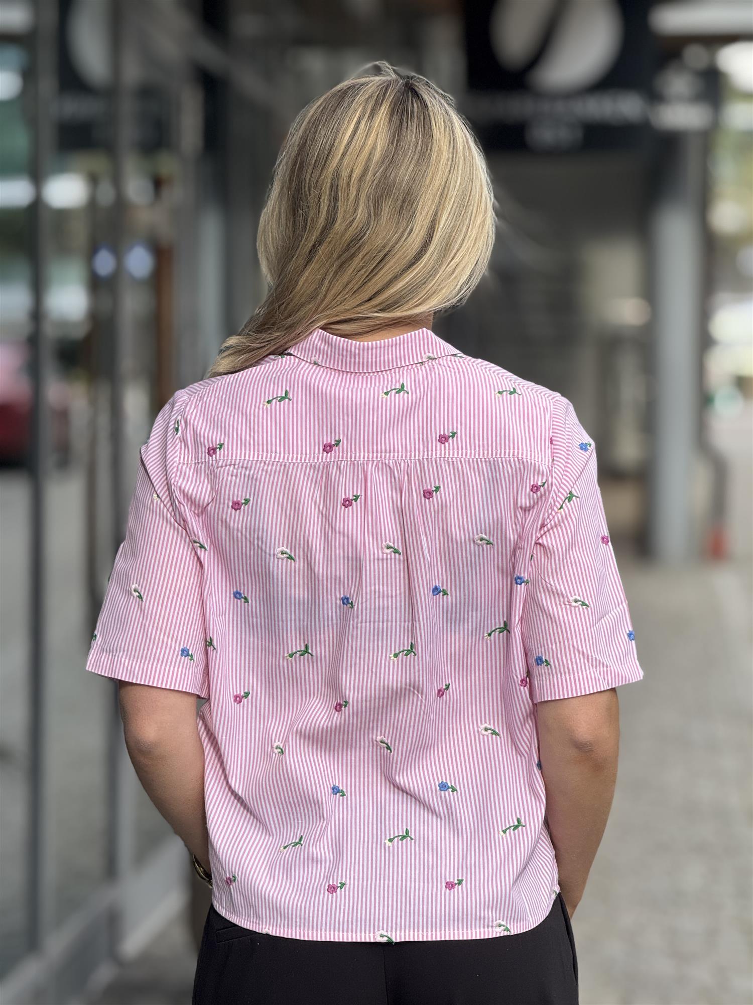 CW Sarine, Pink