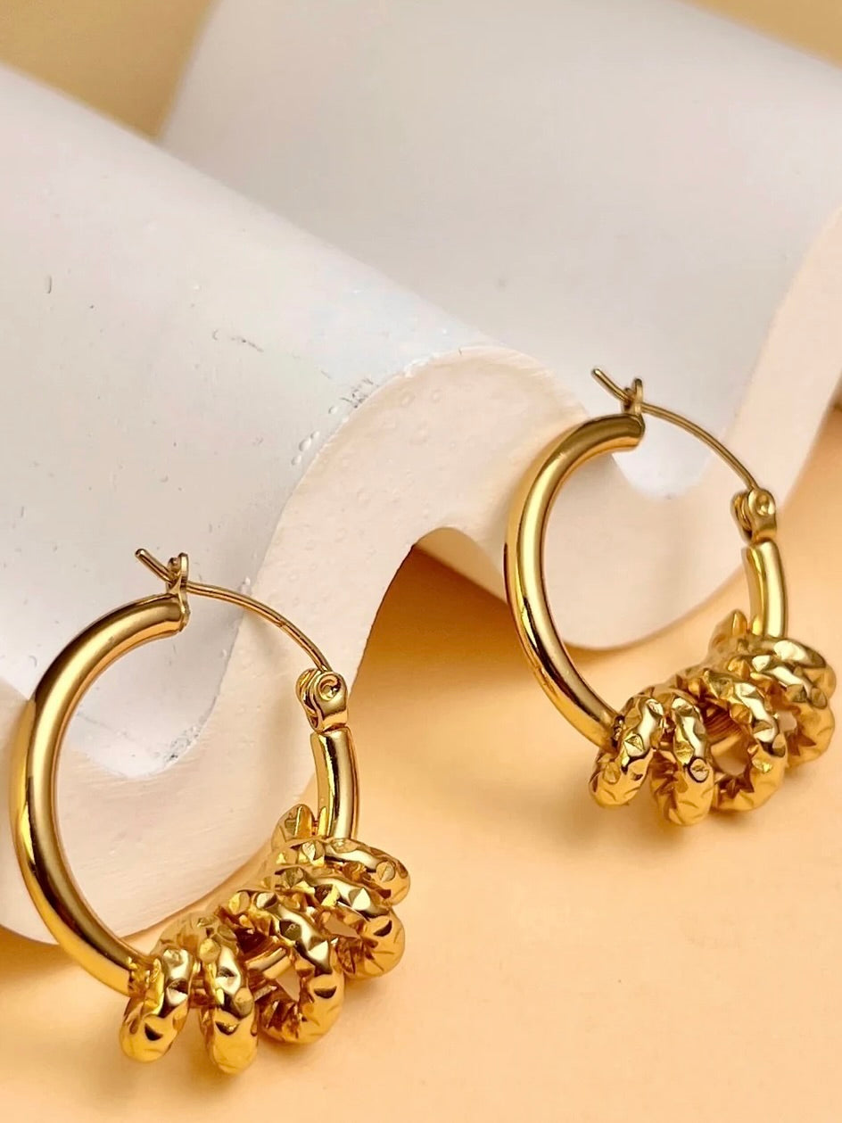Earring, Chic hoop