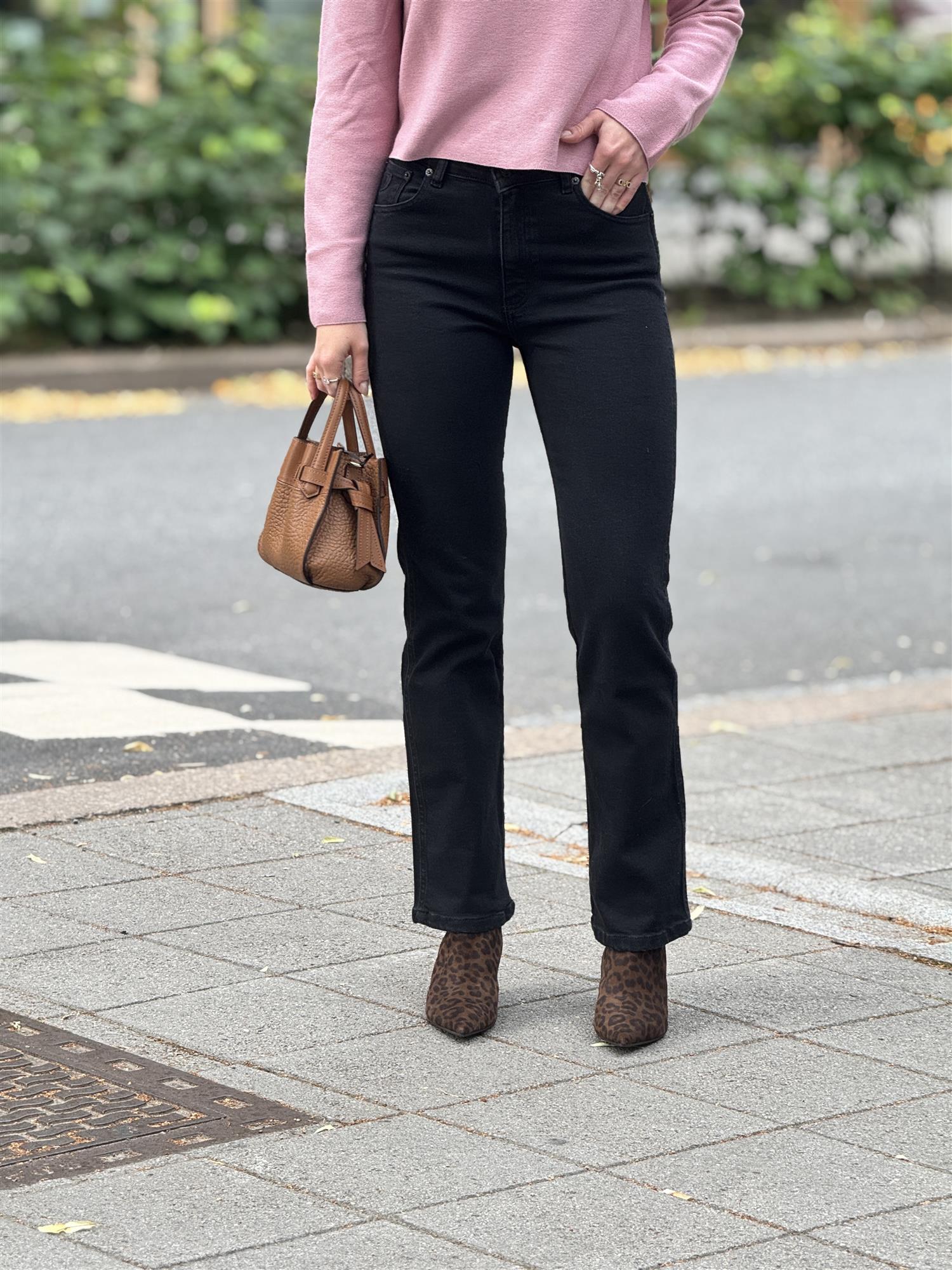 Malena-R, Mallow Bob Black