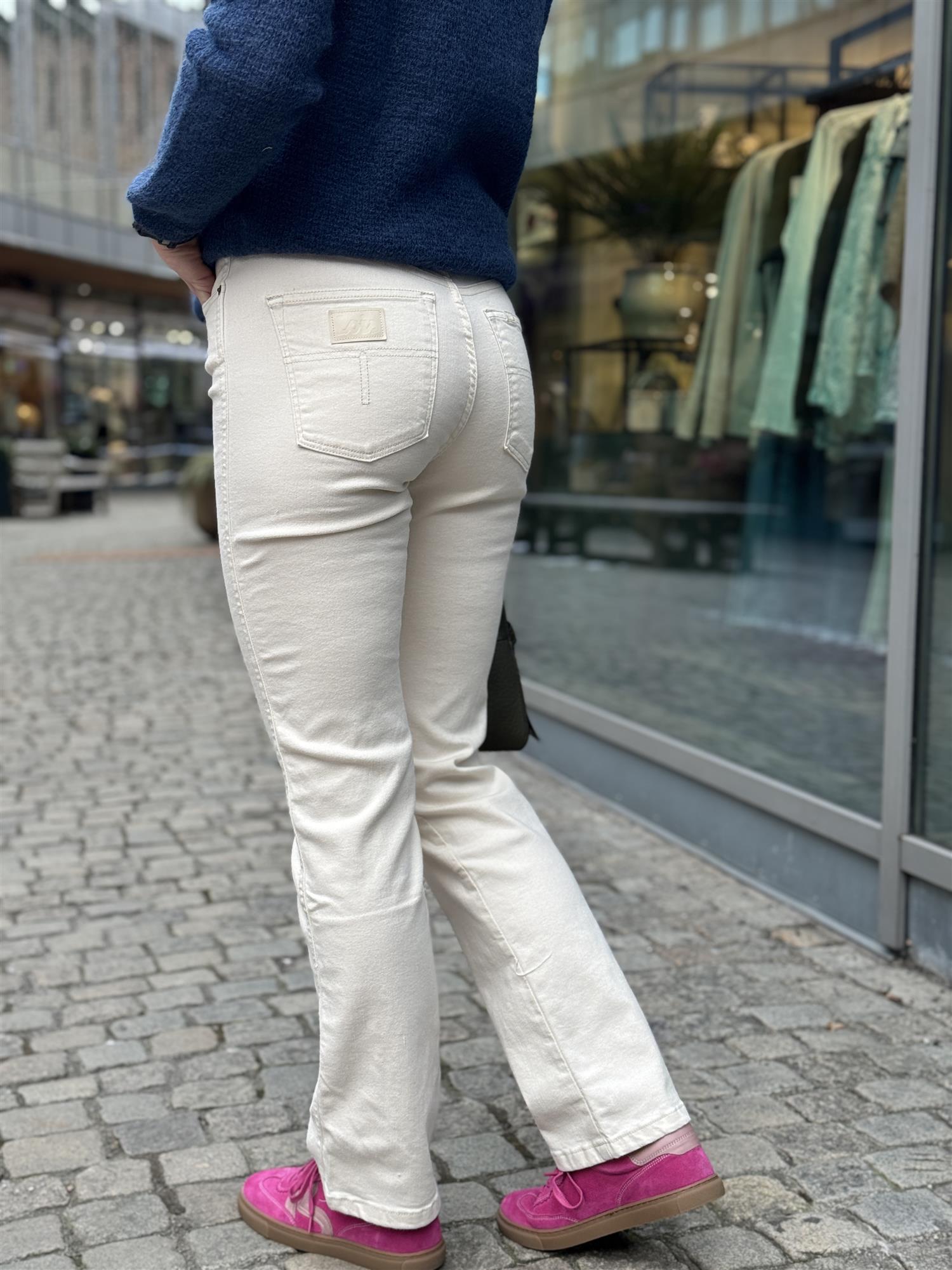 Malena F, L 34, Crudo