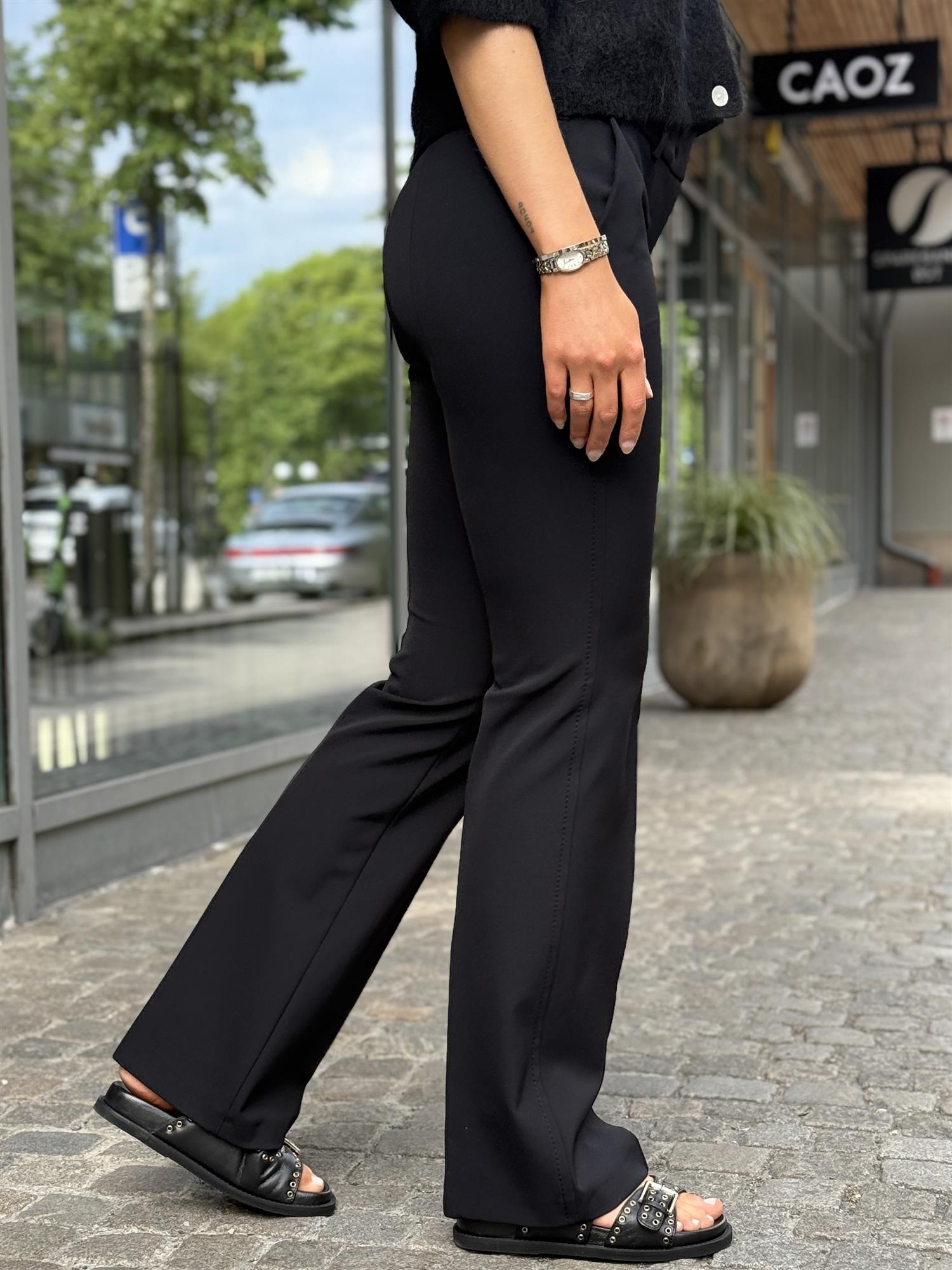 Farah Long, Black