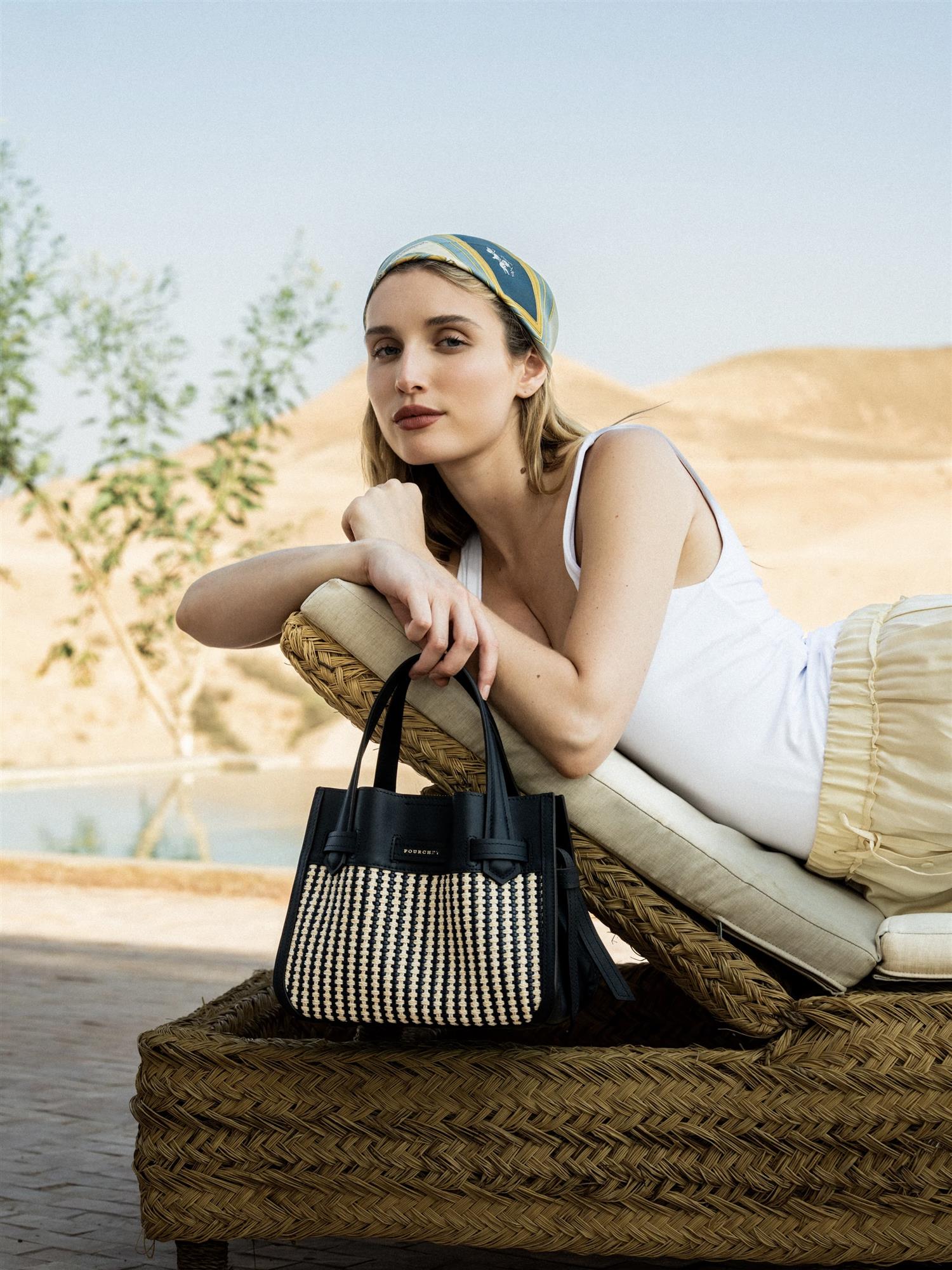 Blossom Medium, Marine/ White