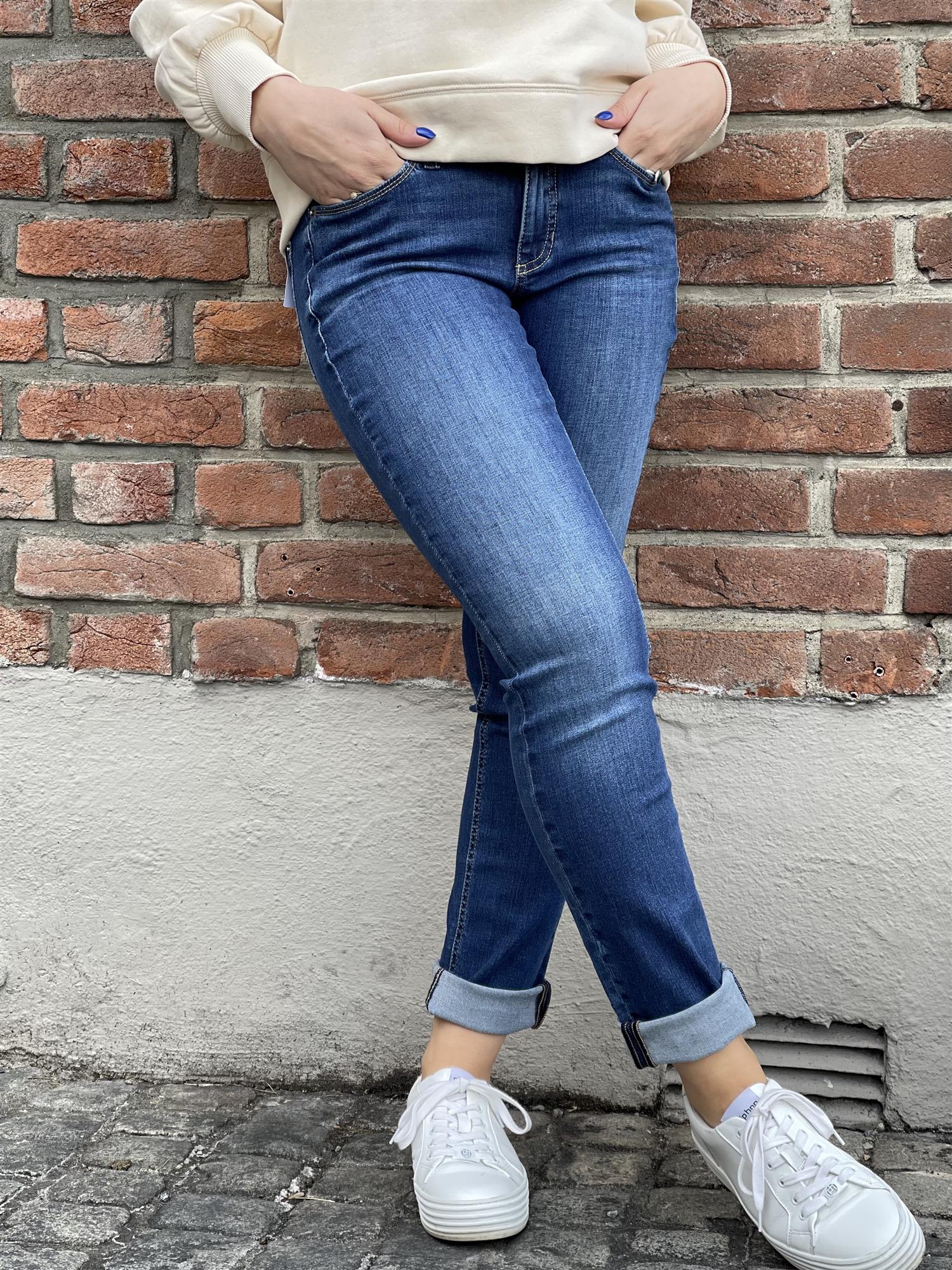 Parla, Lys Denim