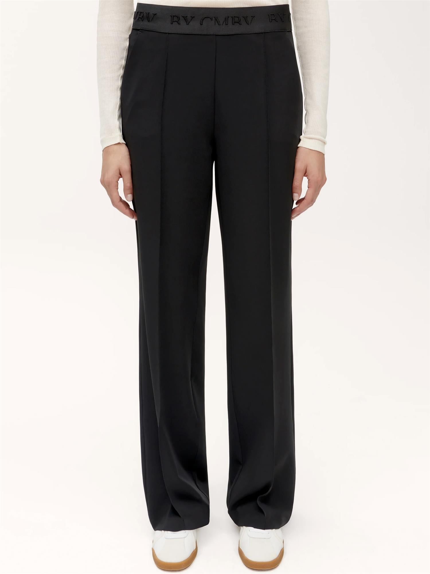 Ava Pant, Black