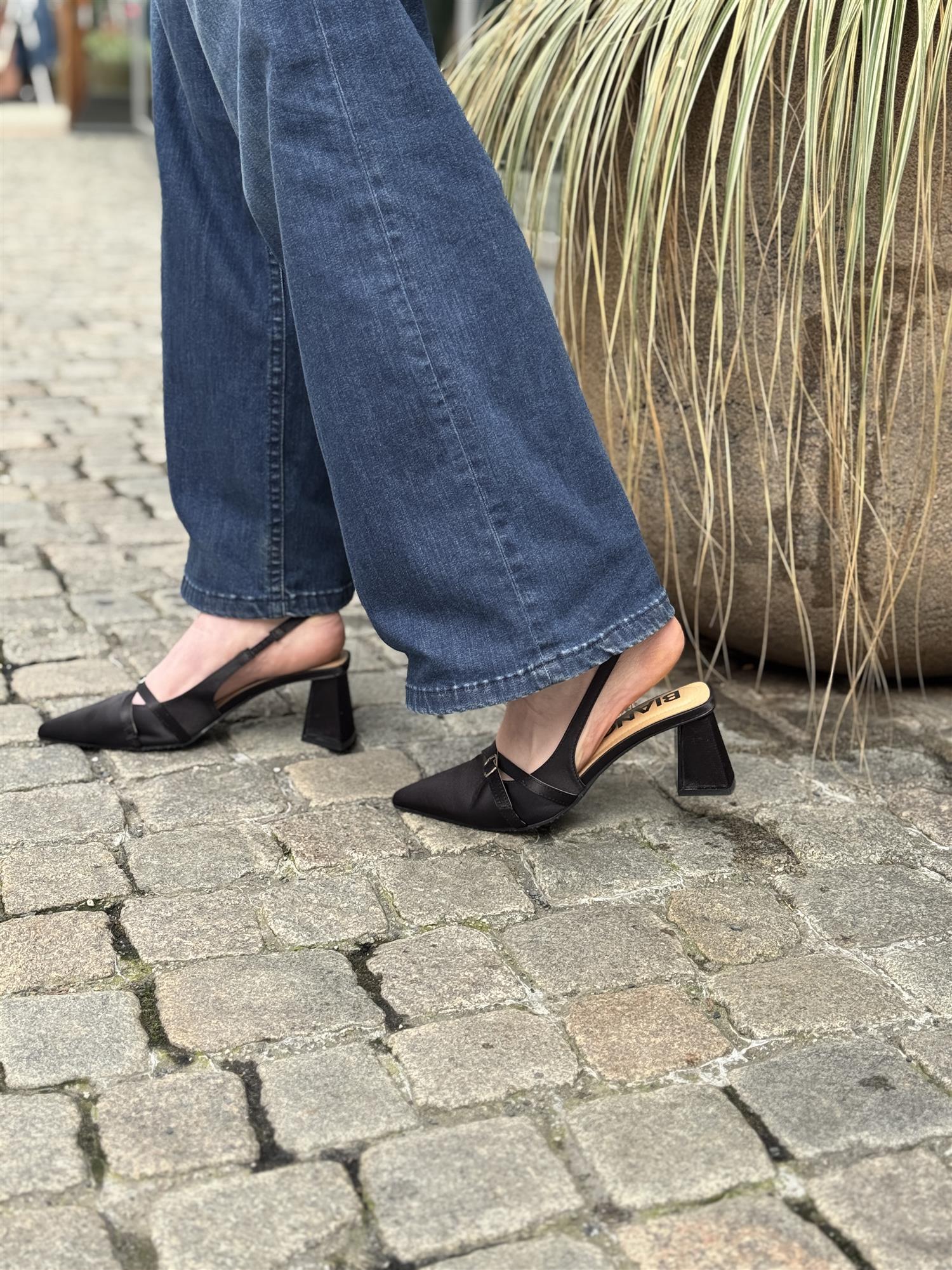 BIAMARALYN Buckle Slingback Satin