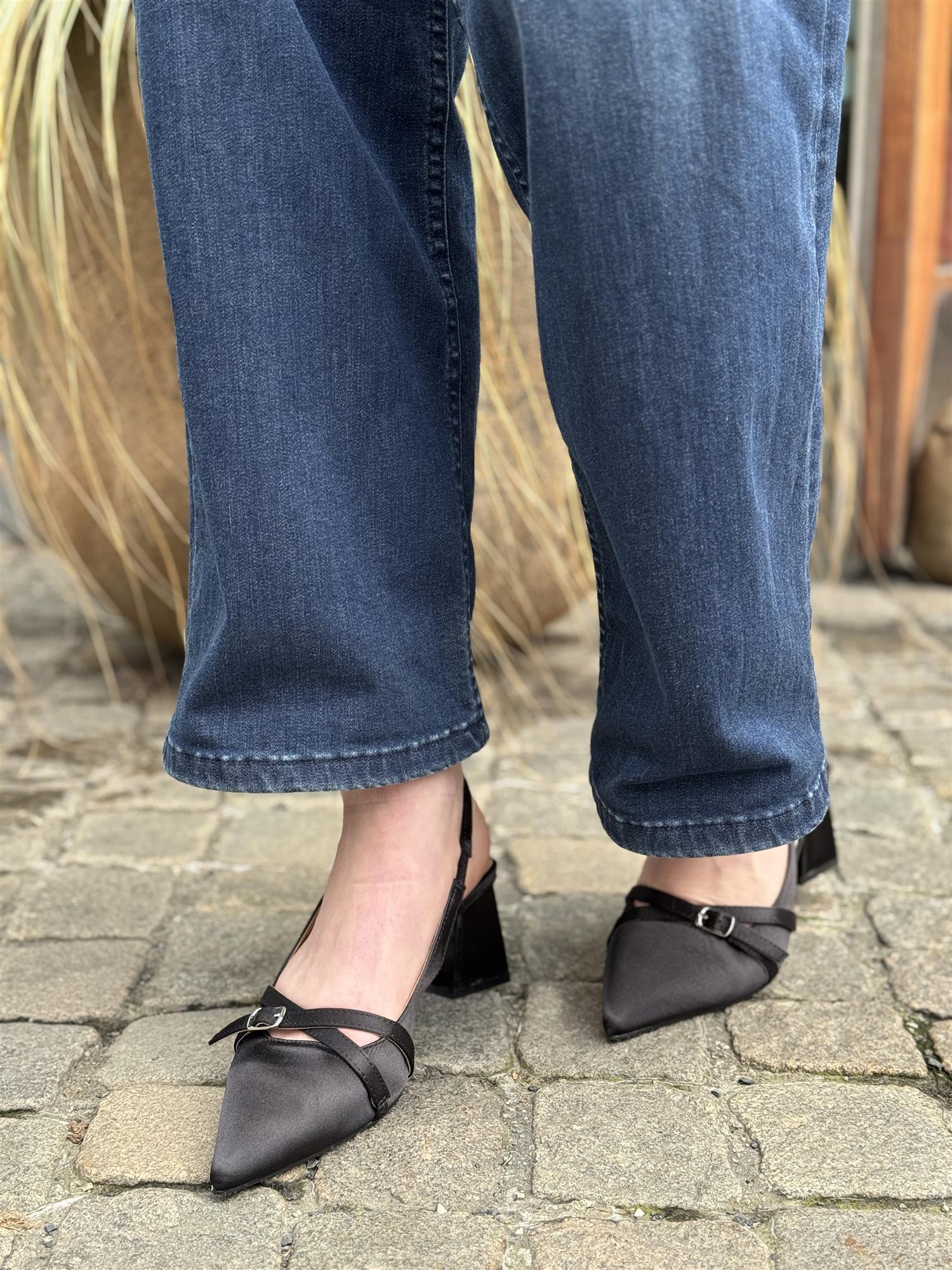 BIAMARALYN Buckle Slingback Satin