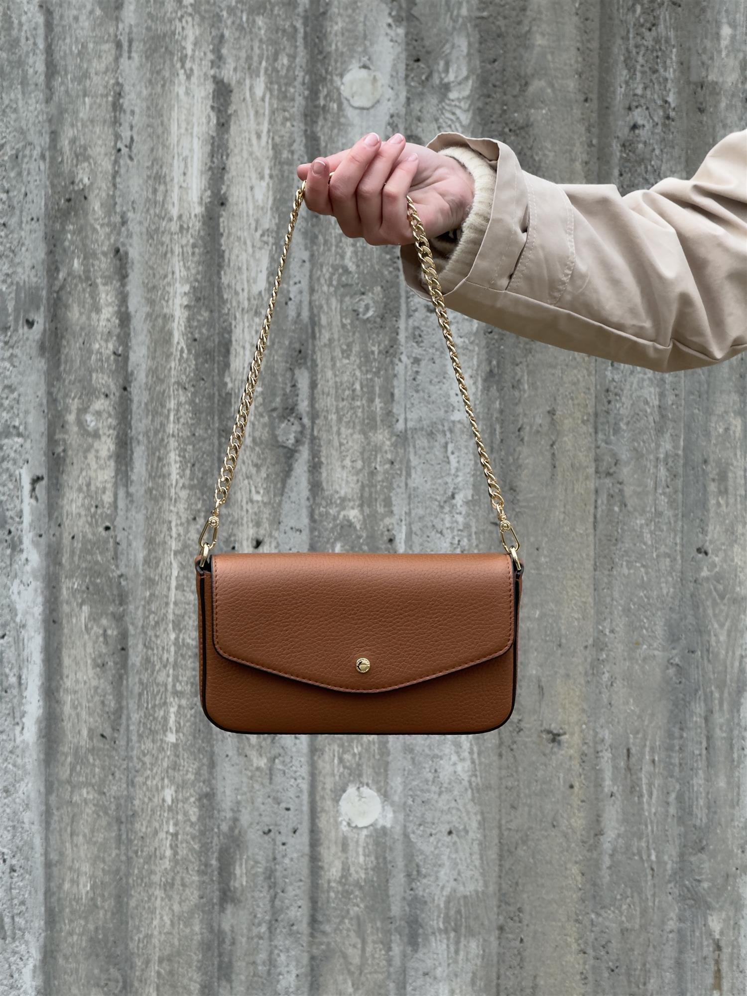 Club Clutch, Camel