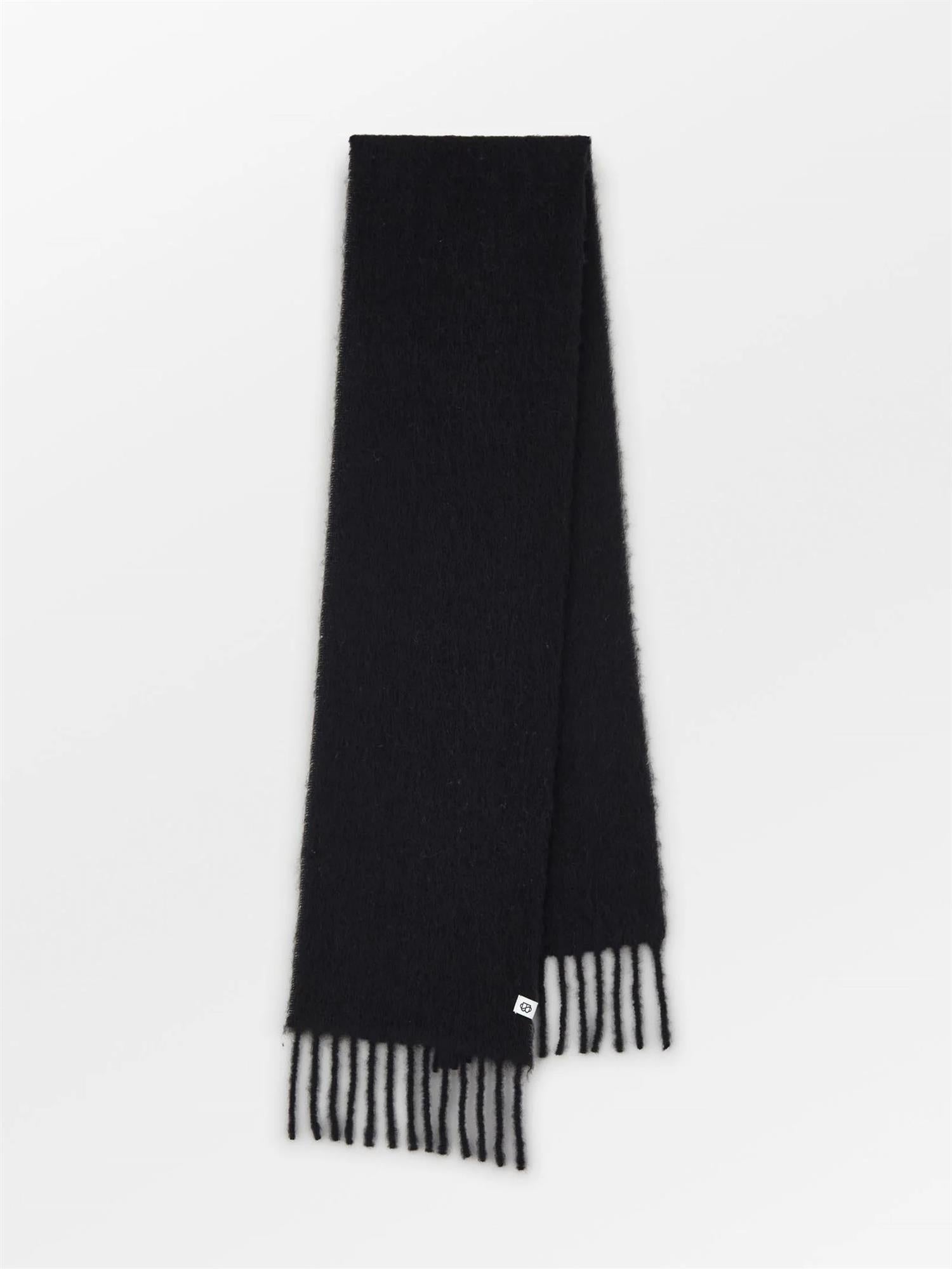 Solid Yuta Scarf, Black
