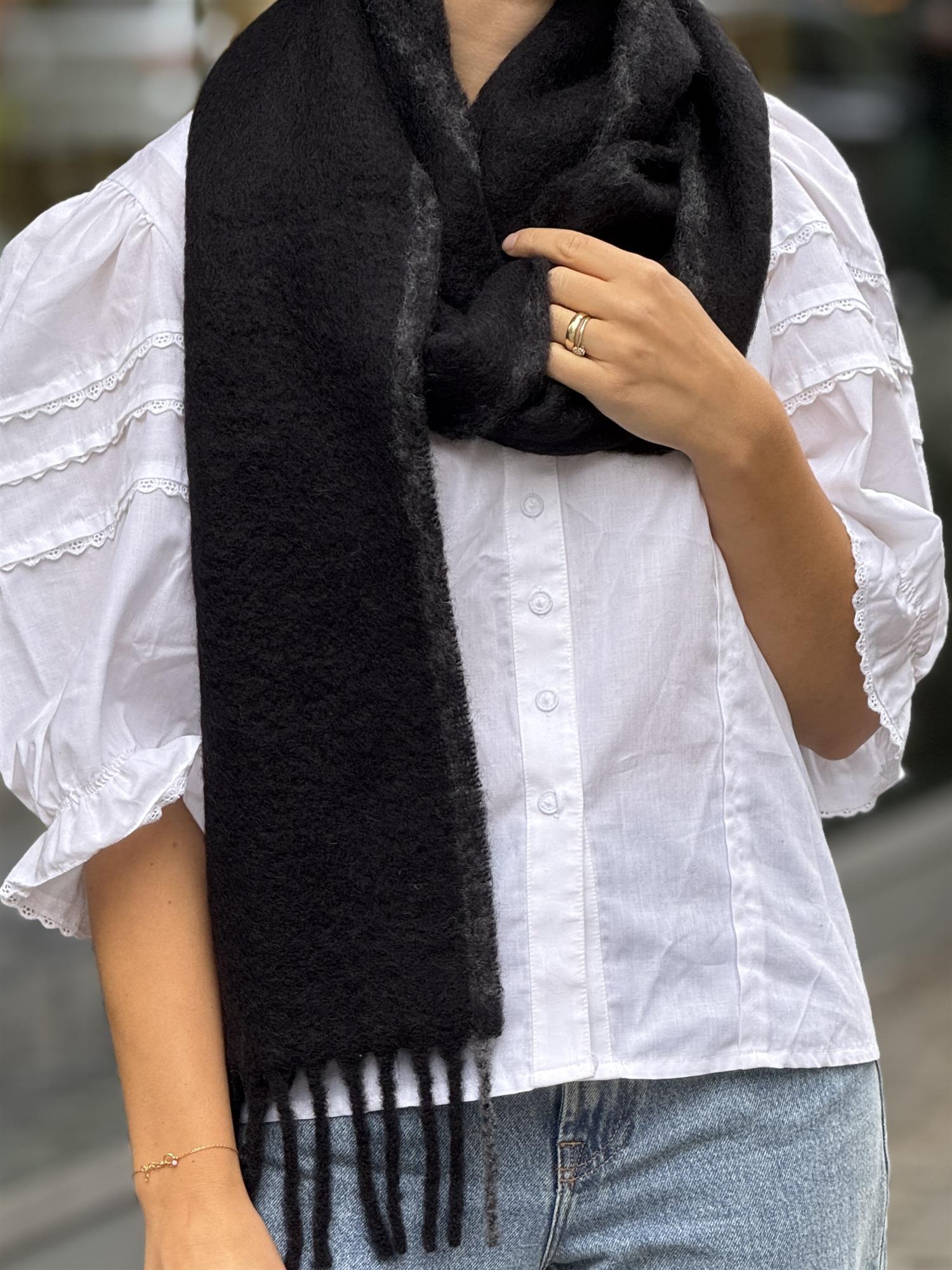 Solid Yuta Scarf, Black