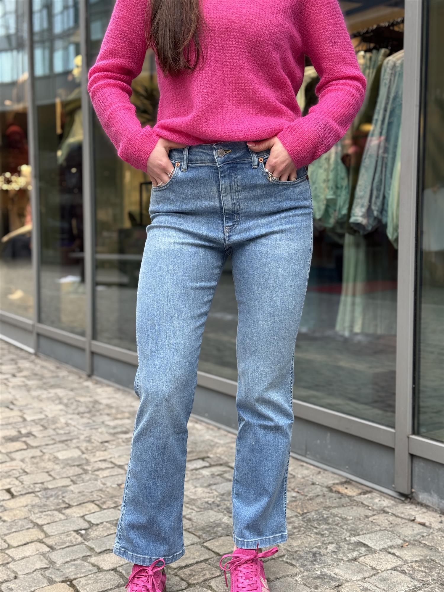 Malena F, L32, Stone Summer