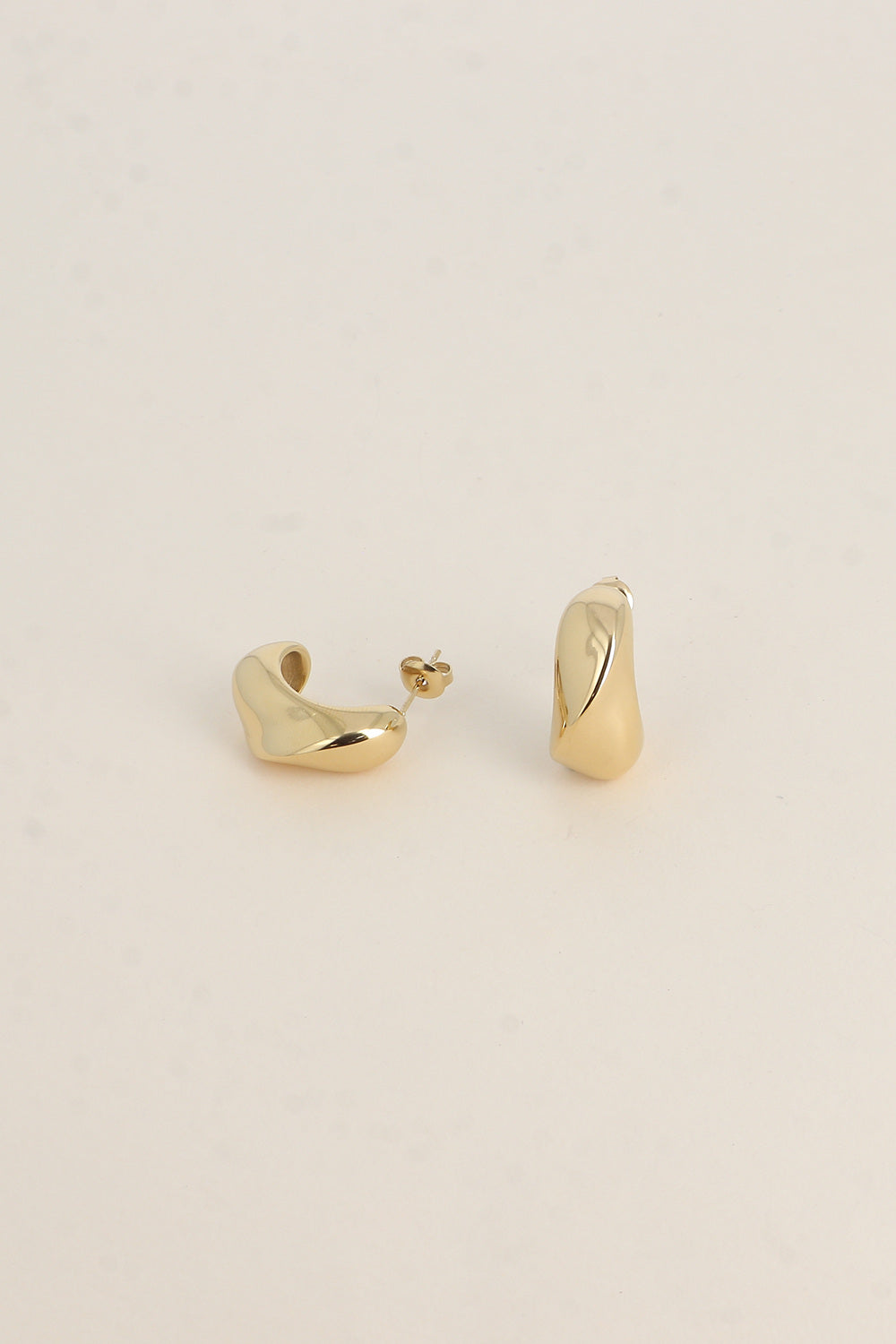 Twisted half-hoops
