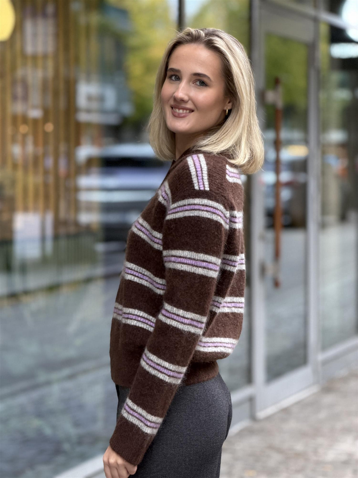 Akira pullover, Chokolate