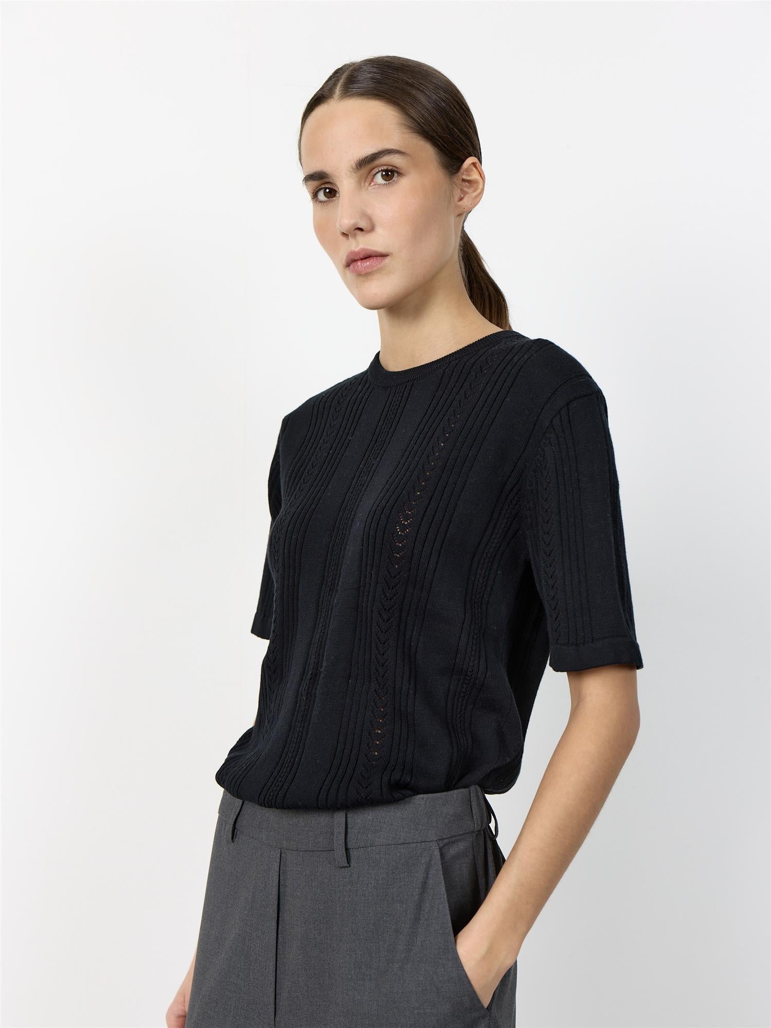LR-PRIYA 1, Black