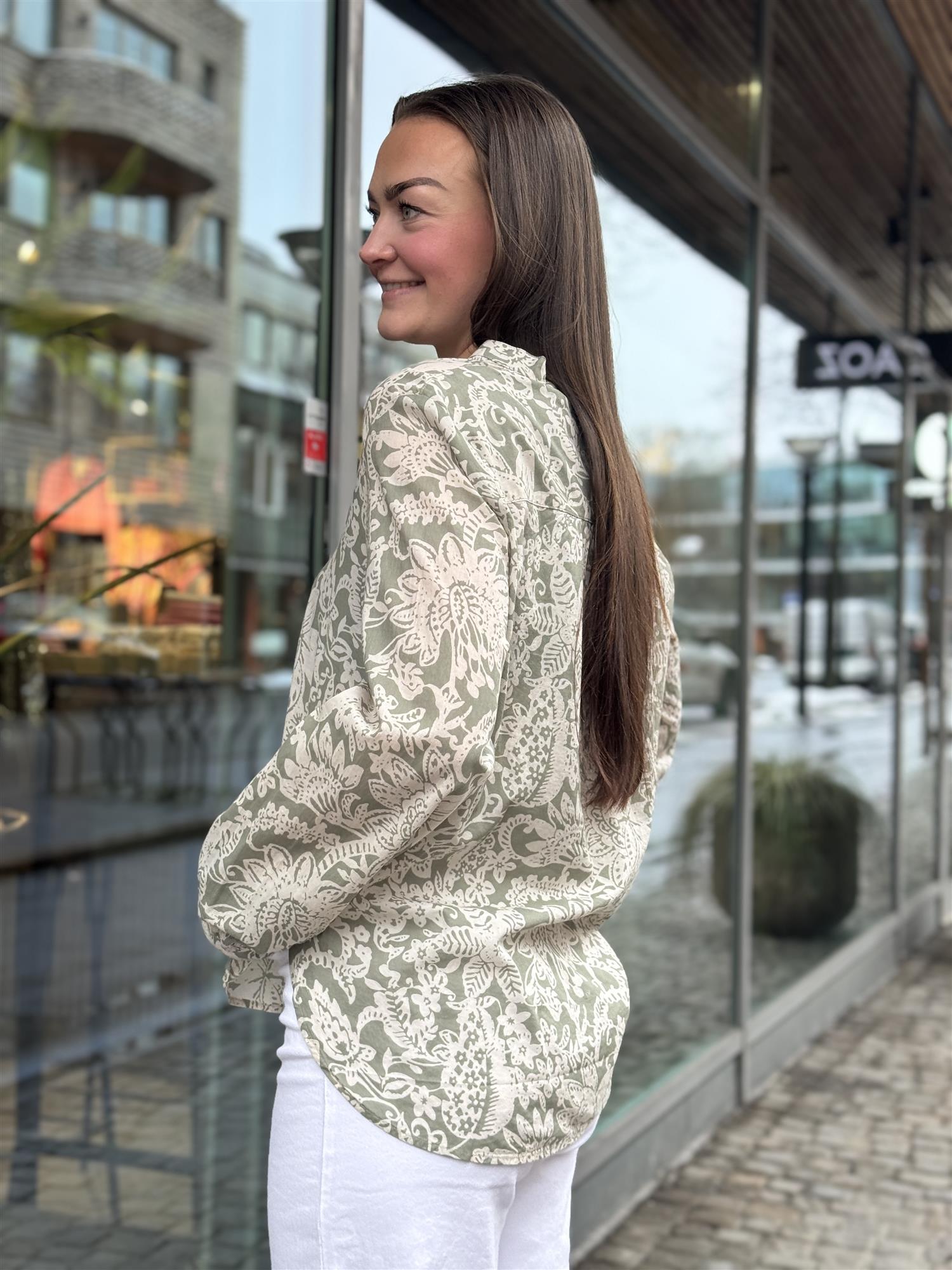 Blouse,tunic shape, stand up collar with v-neck