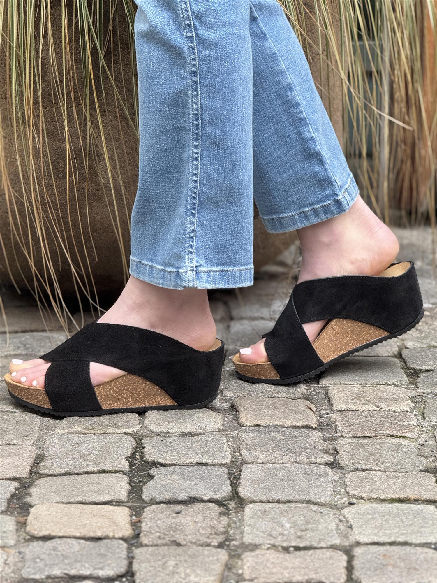 FRANCES 23 Suede, Black