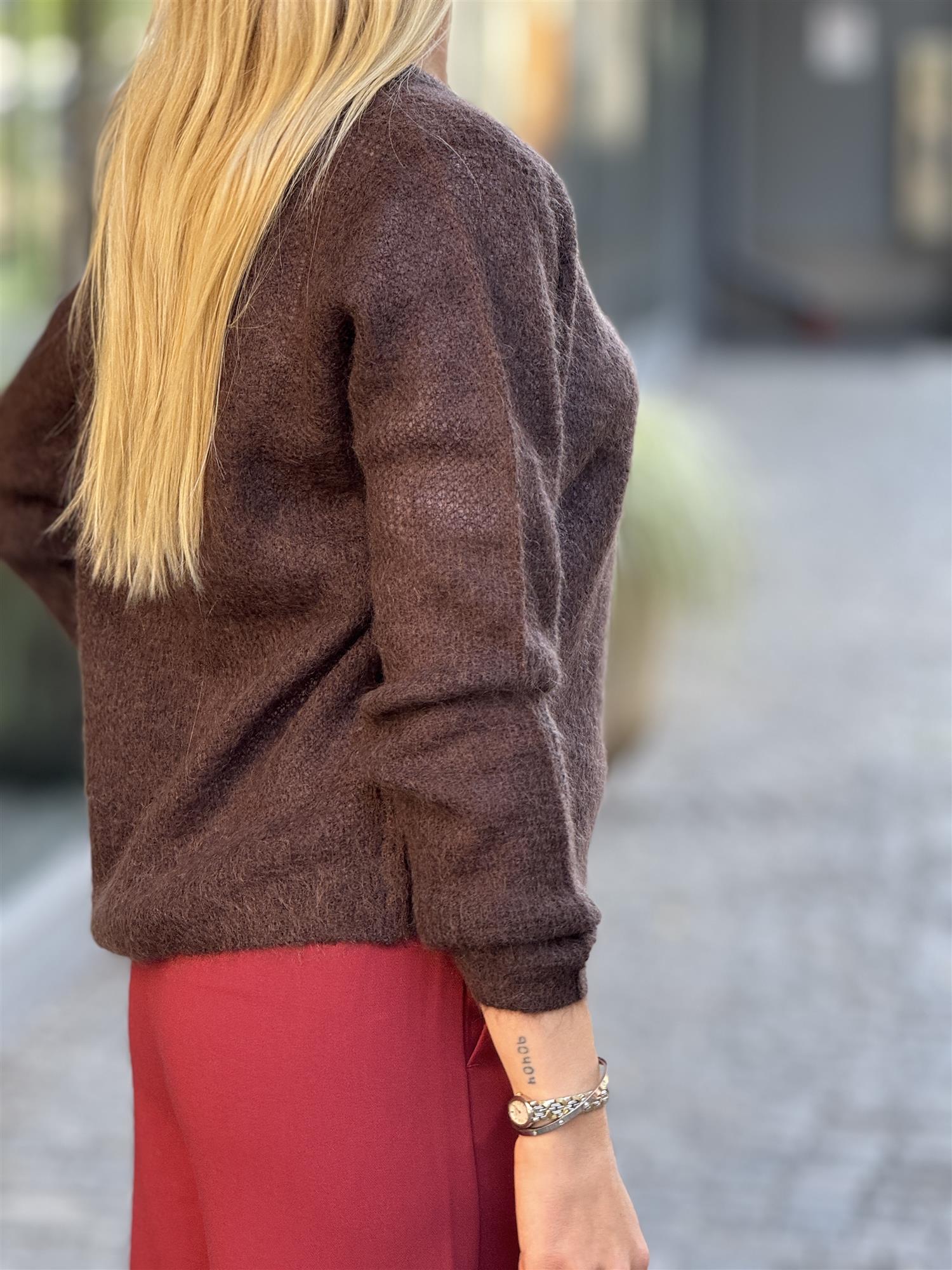 New Maddy, Dark Brown