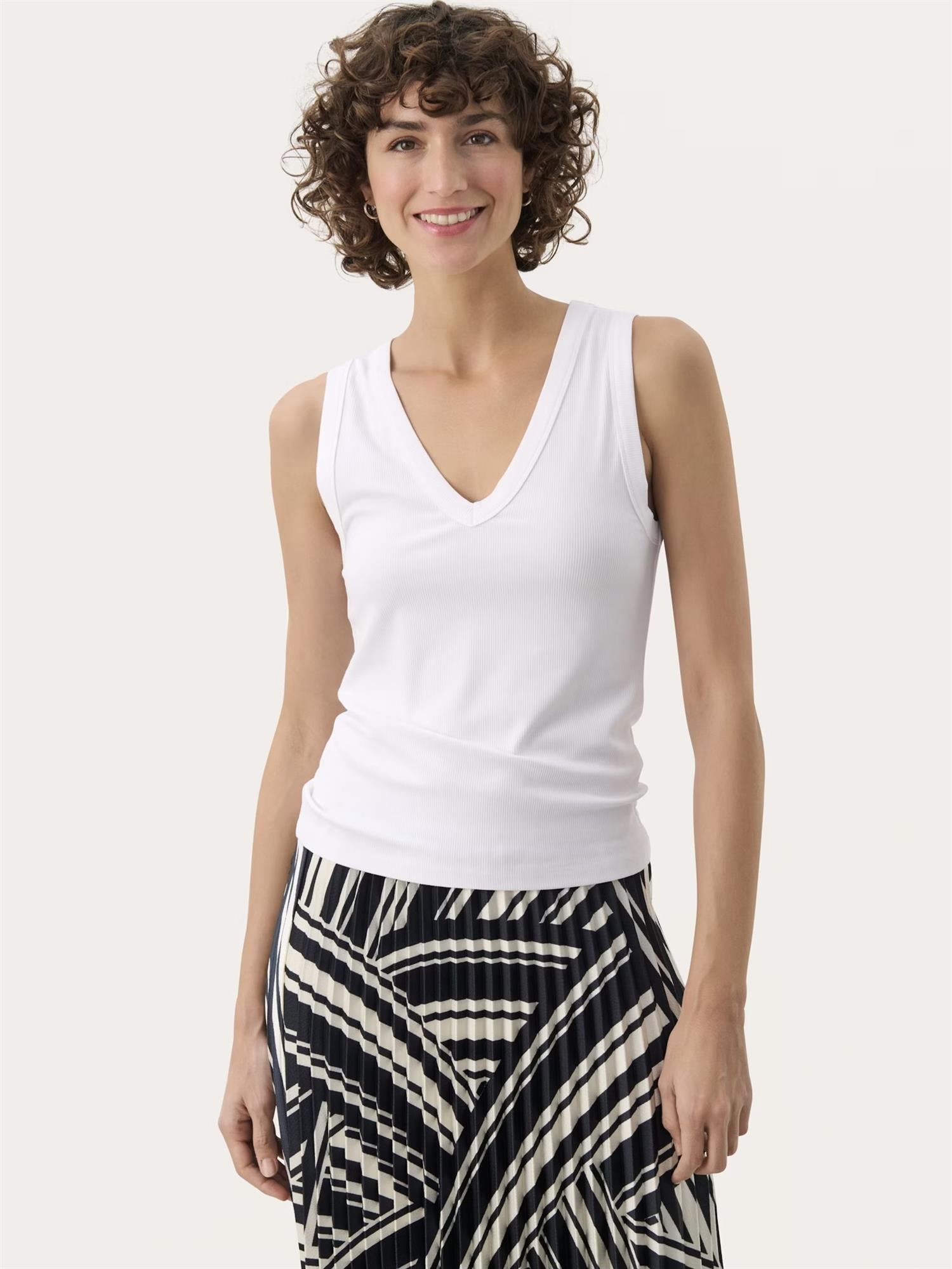 NikkiaPW TO Topp, White