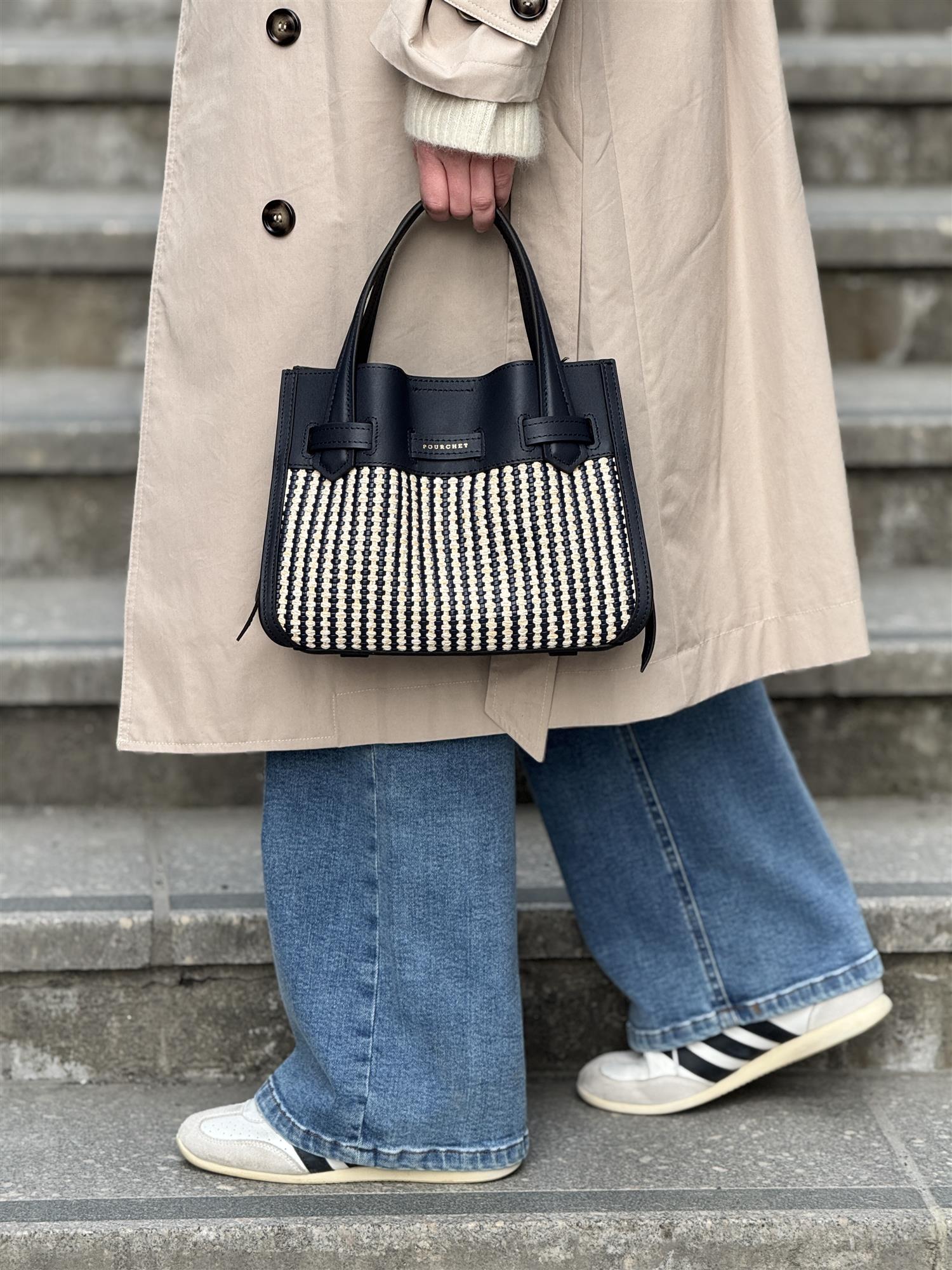 Blossom Medium, Marine/ White