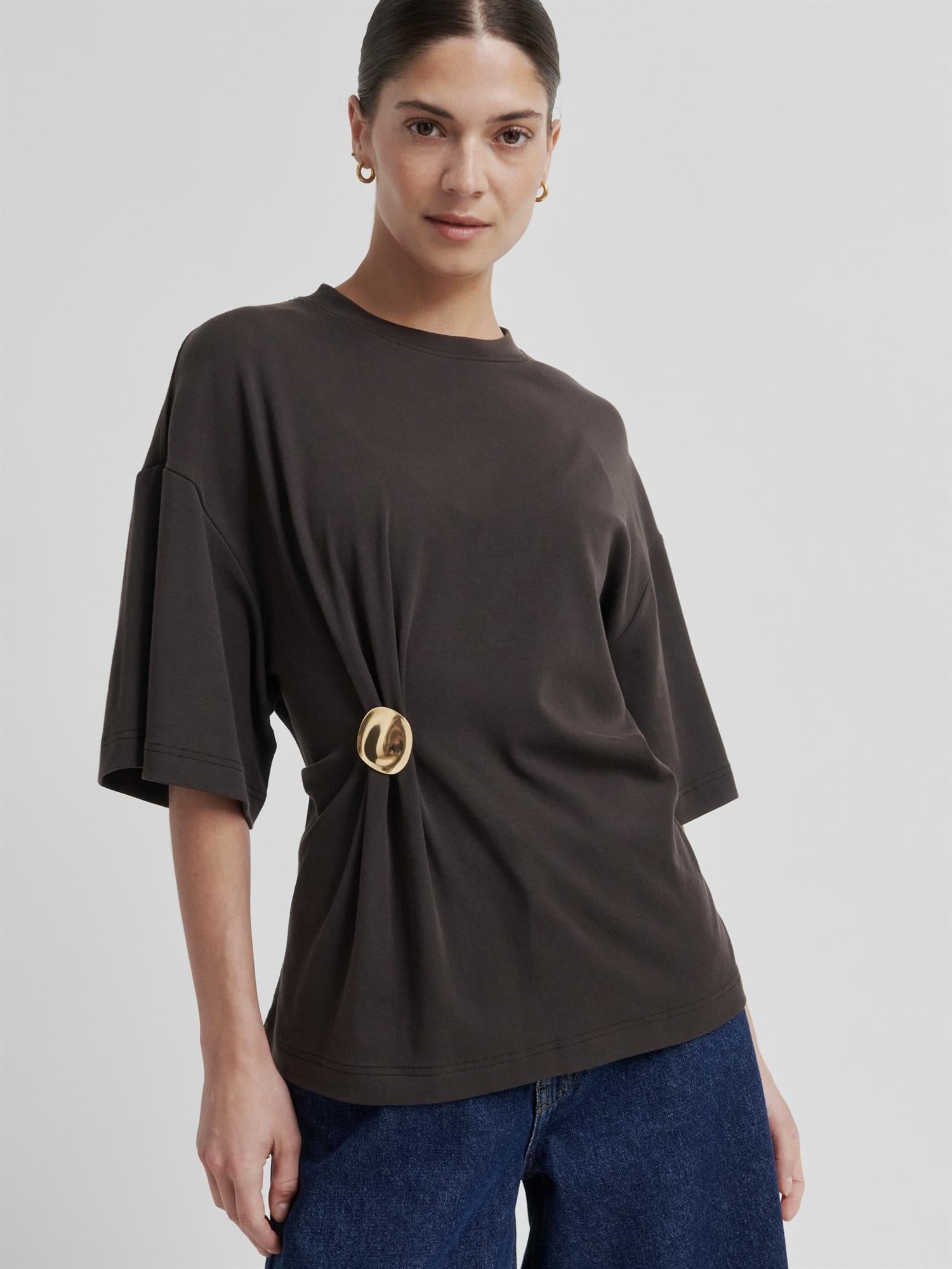 Enora Brooch Tee