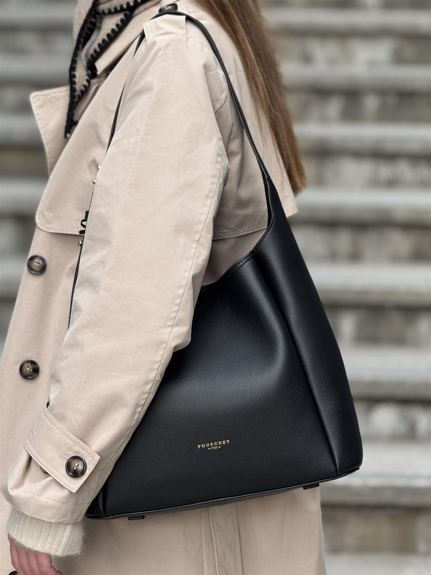 Lesevigne Shoulderbag, Black