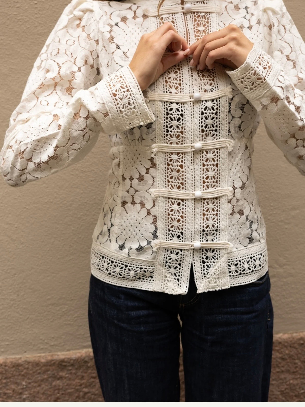 Amora Blouse Chantilly Lace
