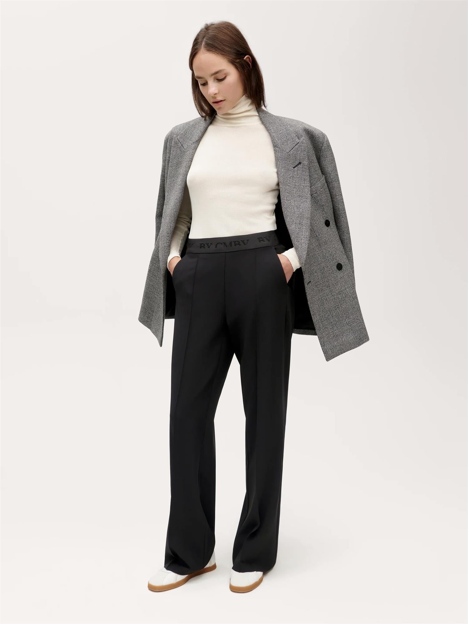 Ava Pant, Black