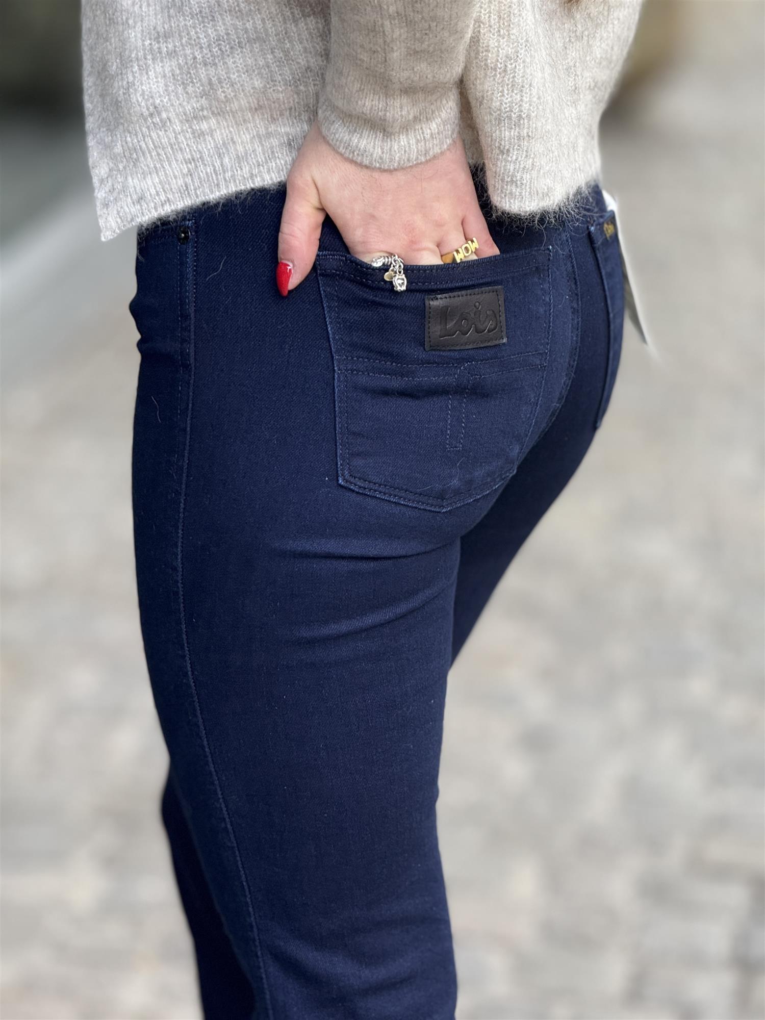 Malena-F, Dark Blue
