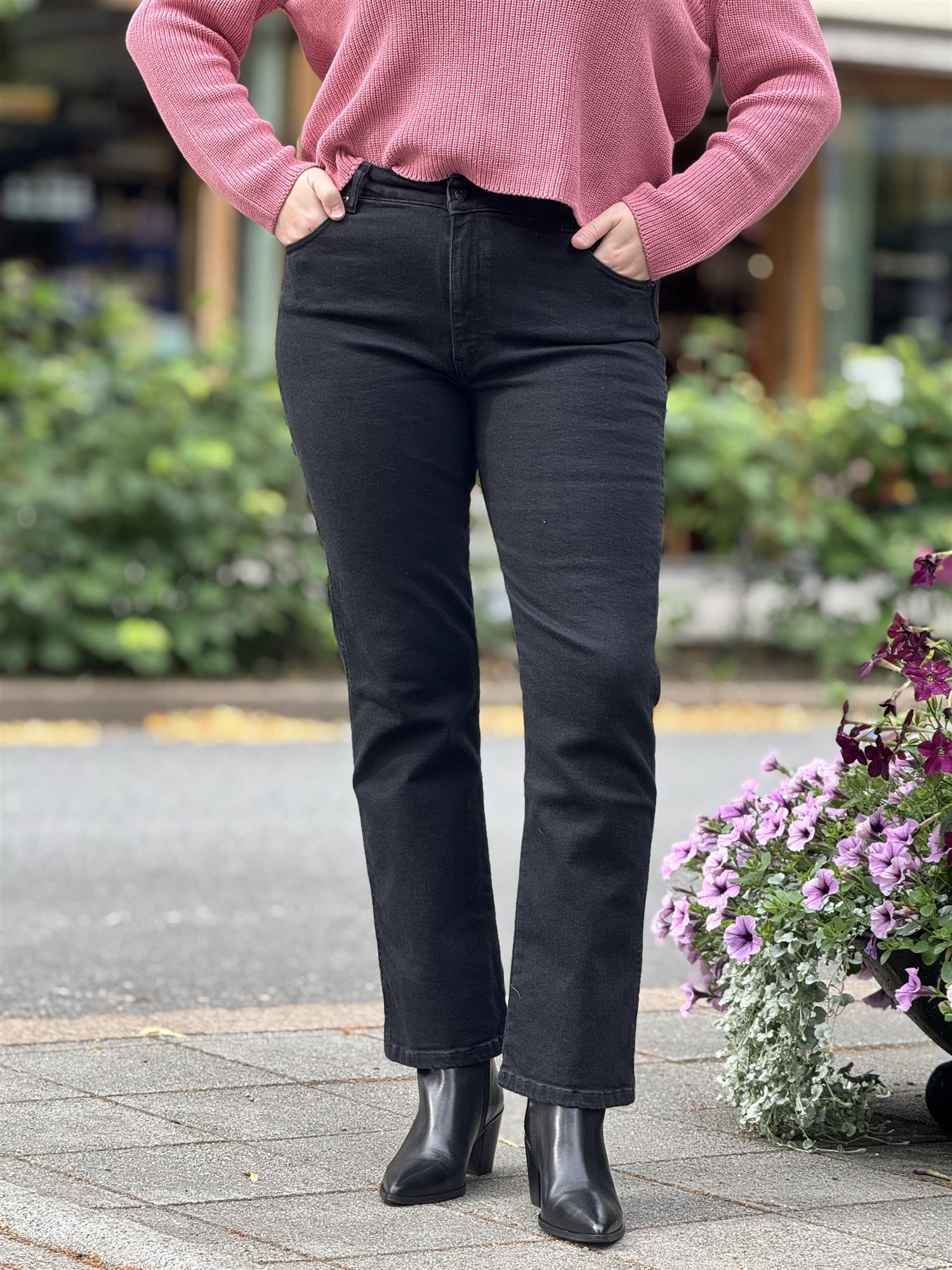 Malena-R, Mallow Bob Black
