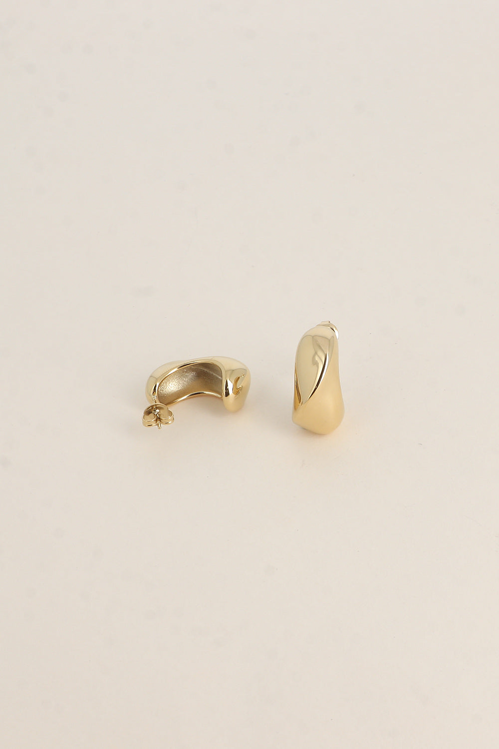 Twisted half-hoops