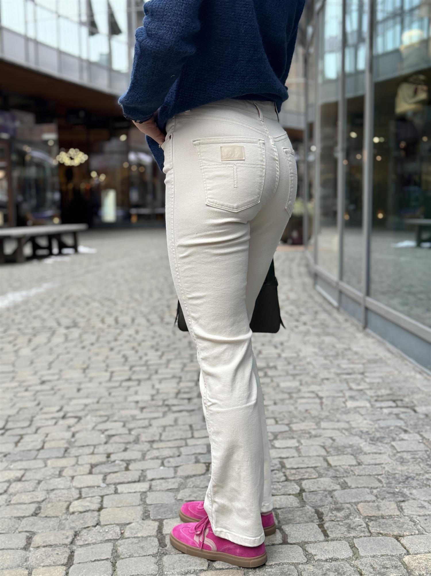 Malena F, L 34, Crudo