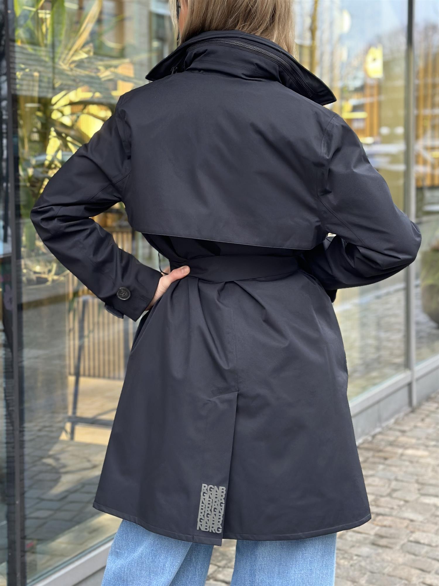 Yr'en Coat, Black