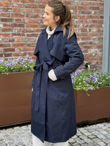 Regndråpe Trench Coat, Navy Pinstripe