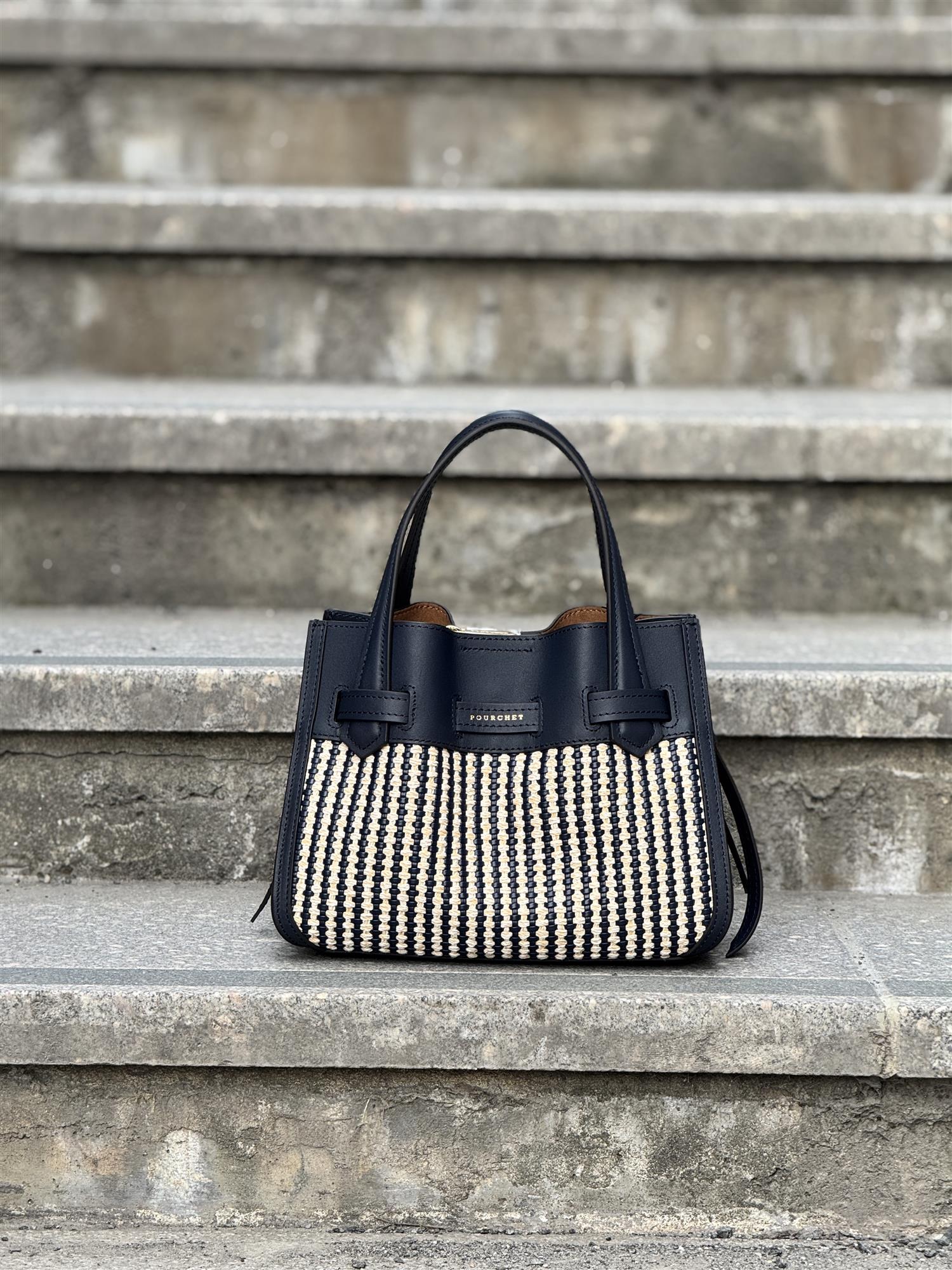 Blossom Medium, Marine/ White