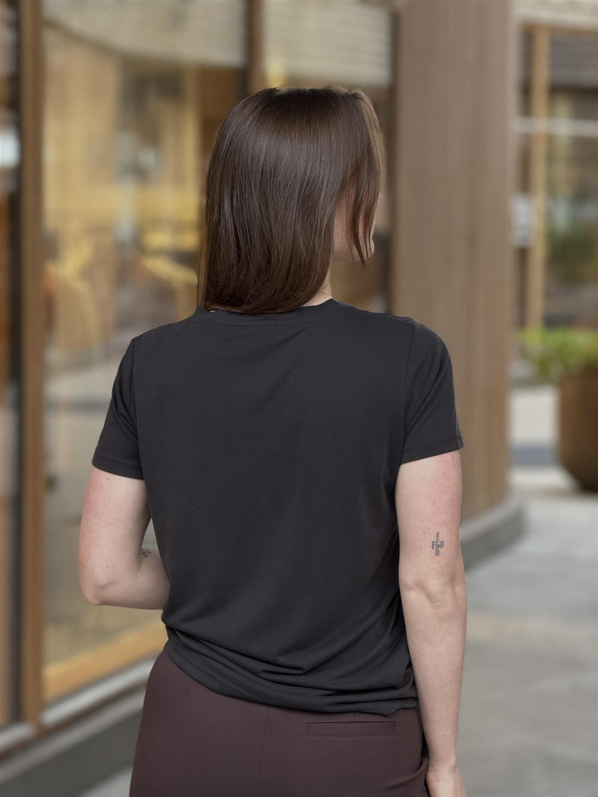 Ada t-shirt v-neck, Black