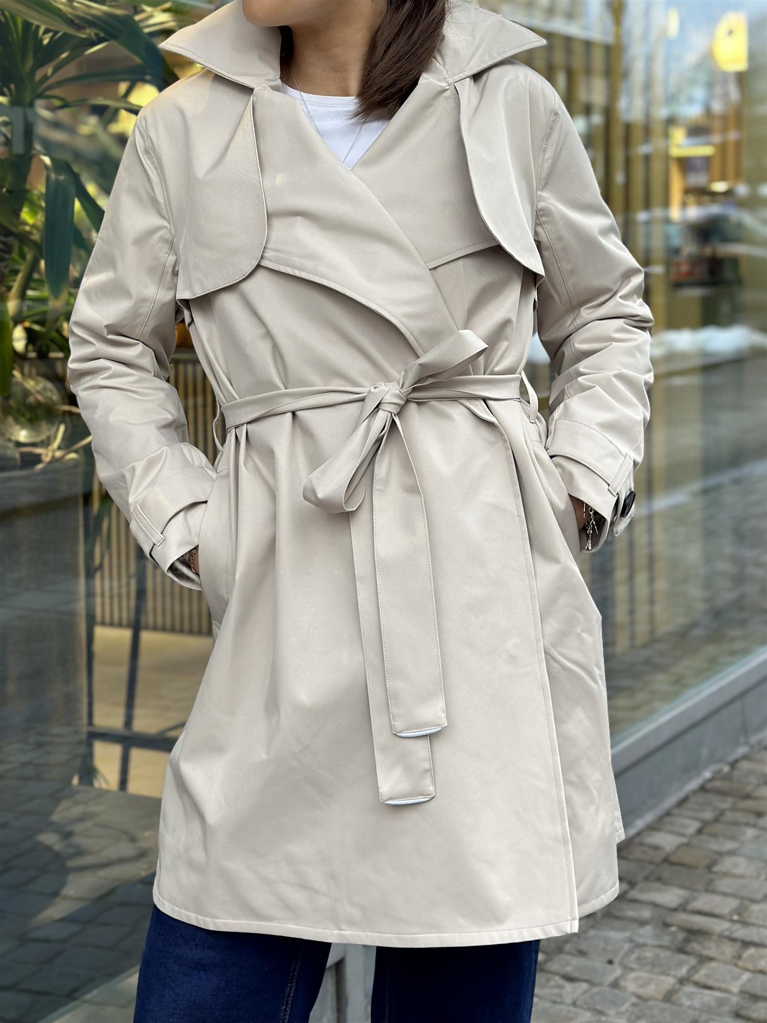 Yr'en Coat, Sand