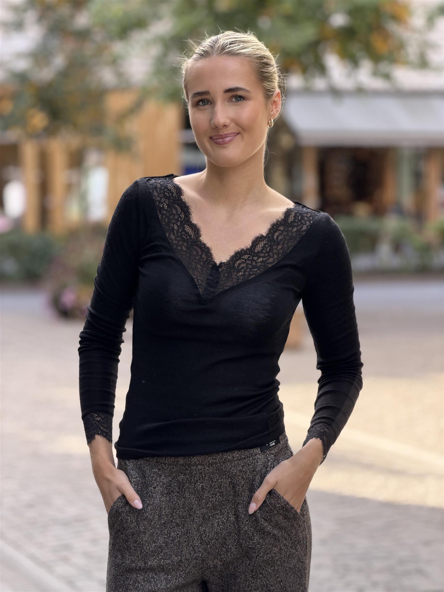 T-shirt  Augustina, Black