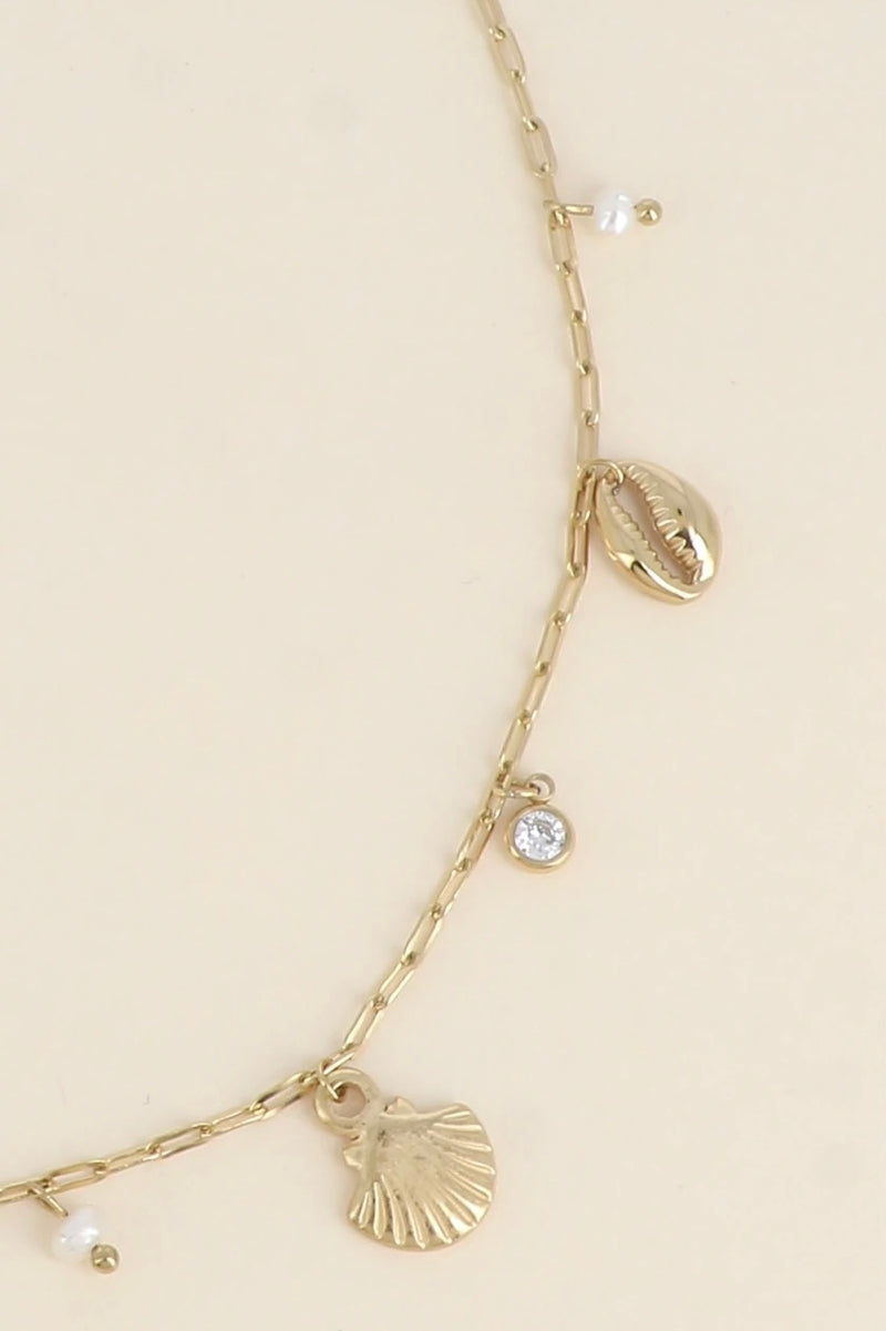 Necklace, shell, gold