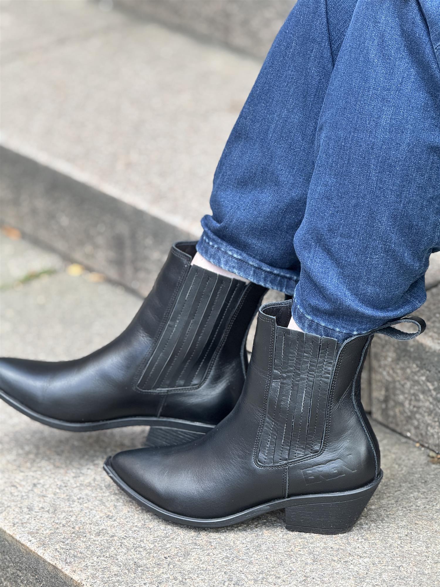 Sleek Boot, Black
