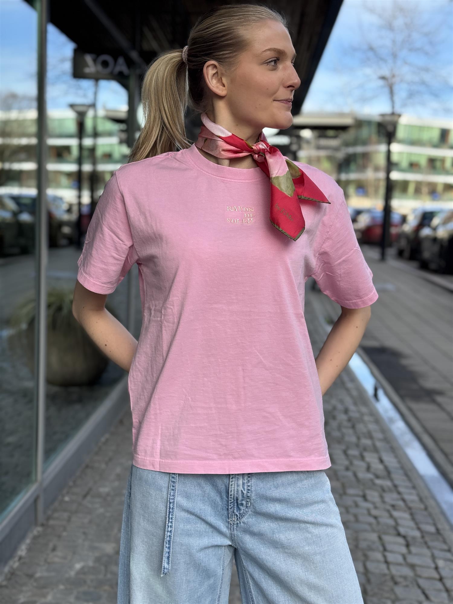 Kiana Tee