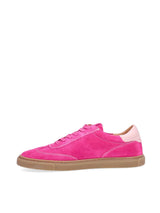 Fuxia Suede, Sport