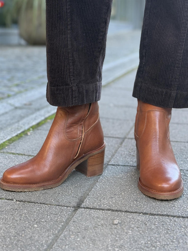 Boots, Whisky grove calf 885