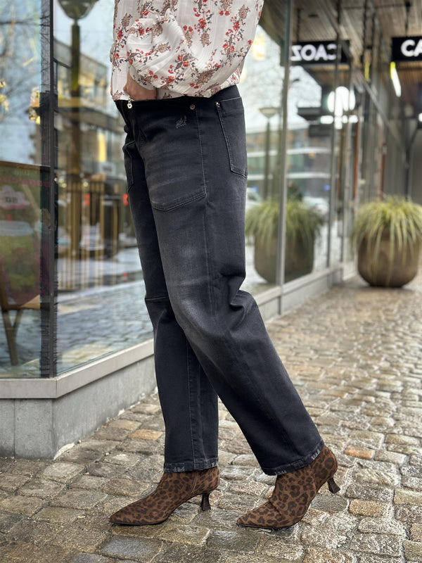 Ocean, Salty Black used