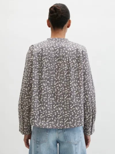 Blouse, feminine shape, gatherings