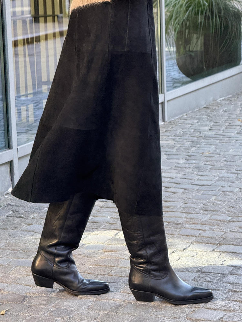 Suede Skirt, Black