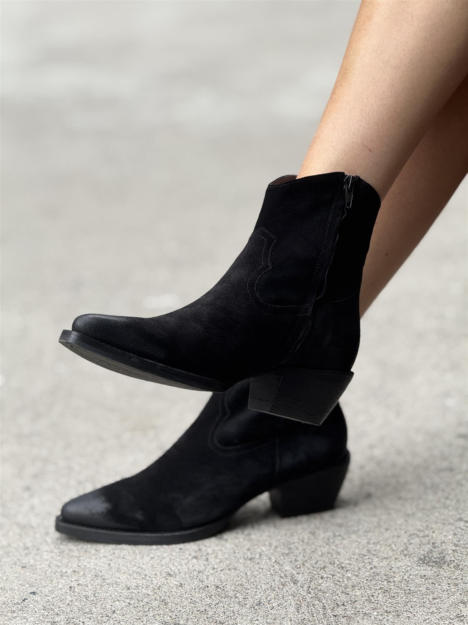 Black babysilk suede 500, Black