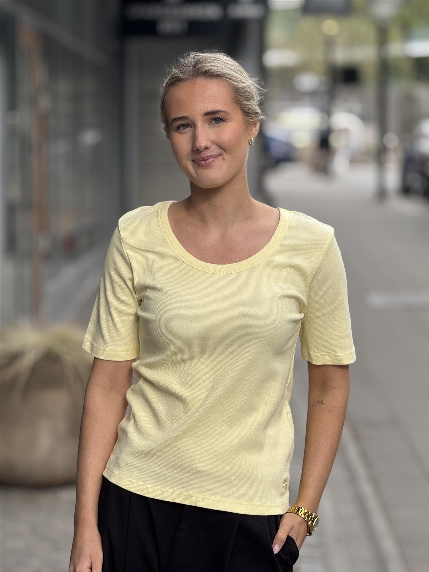 CW Astrid T-Shirt, Yellow