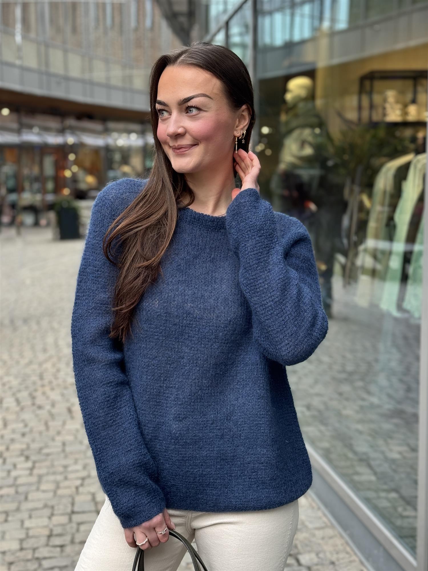 New Maddy, Ocean Blue