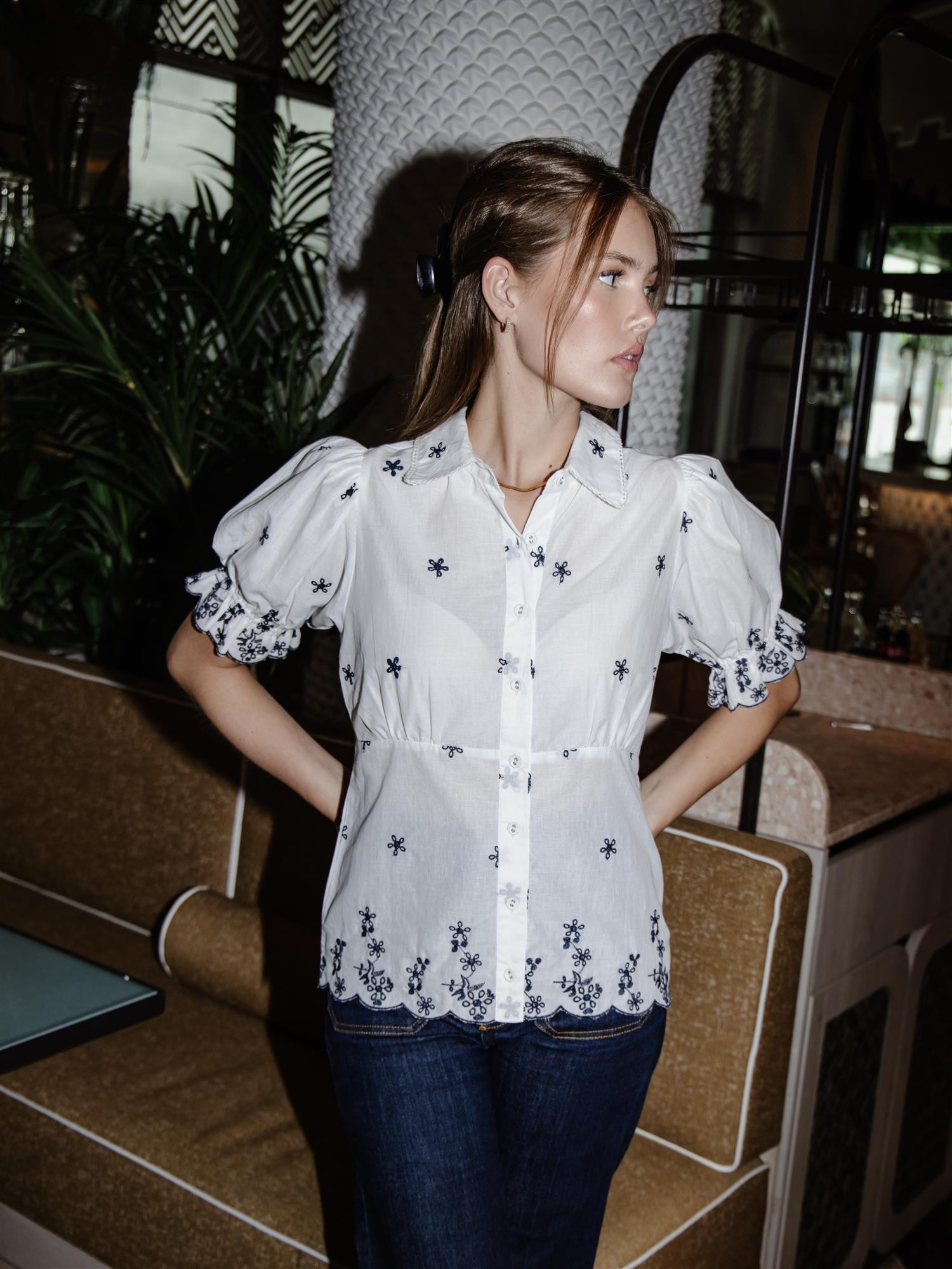 Live Blouse, Blue Kiss